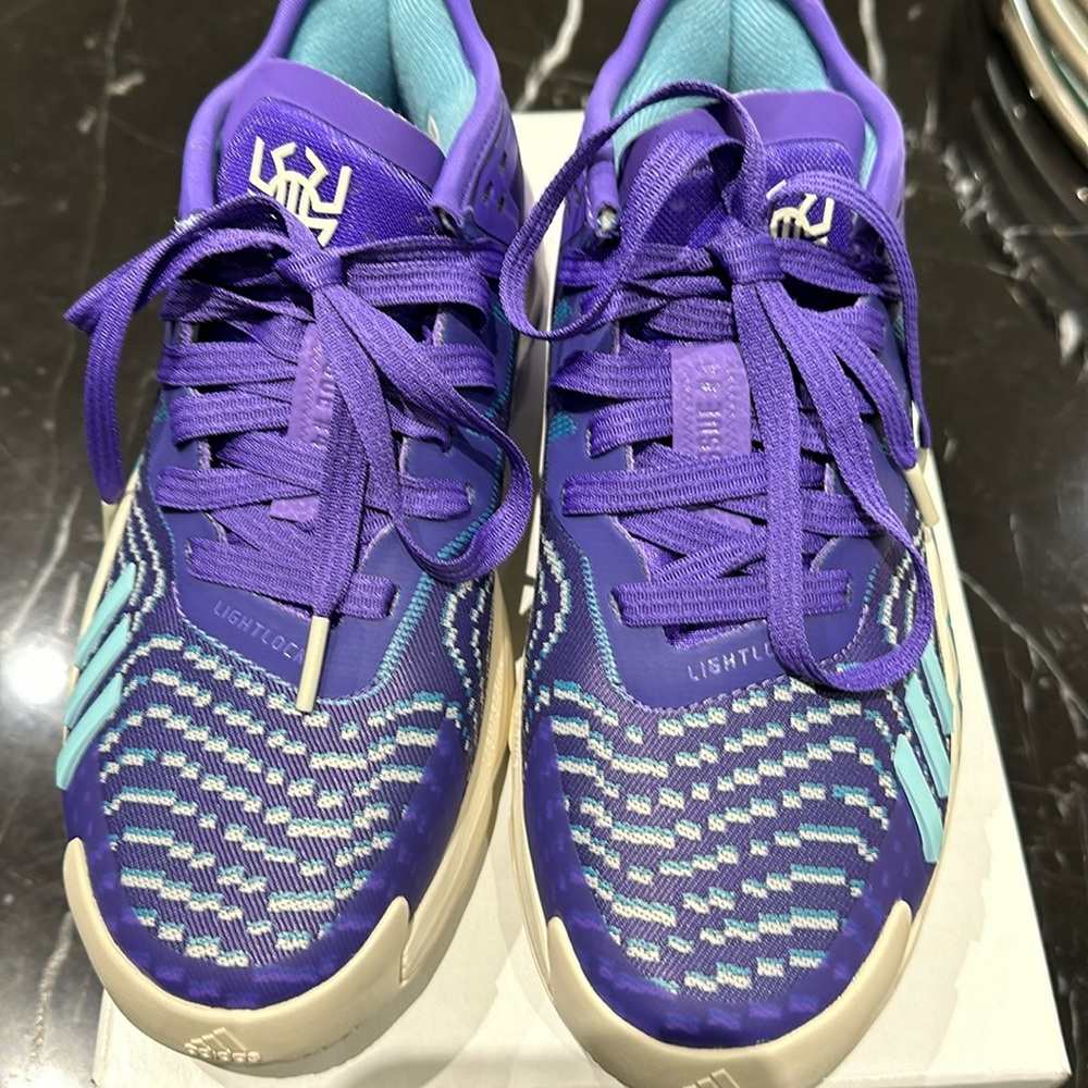 Adidas Donovan Mitchell shoes (D.O.N. Issue 4 J) brand new. Size 4.5